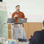 Bei der OeAD-Veranstaltung ‚Künstliche Intelligenz trifft Erwachsenenbildung‘ am 9. April 2025 in Wien wurden Chancen und Herausforderungen von KI im Bildungsbereich diskutiert. Im Fokus standen Praxisbeispiele, interaktive Sessions und der neue AI-Act. Ziel: Strategien entwickeln, um Bildung mithilfe von KI zugänglicher, inklusiver und innovativer zu gestalten. Fotograf/in: Martin Hörmandinger
